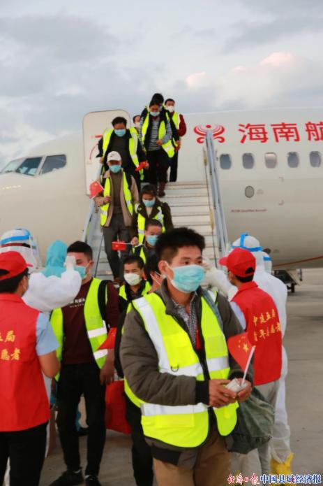 海南三亚凤凰机场包机送游客,三亚包机接回外地人员