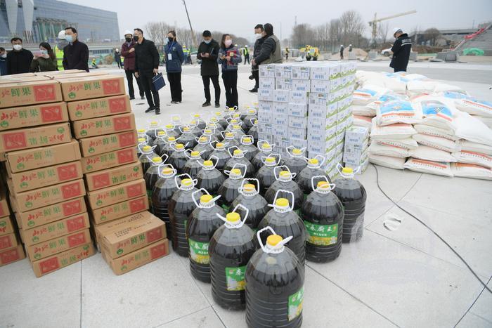 团市委慰问奥体中心项目一线职工多举措助力企业复工复产