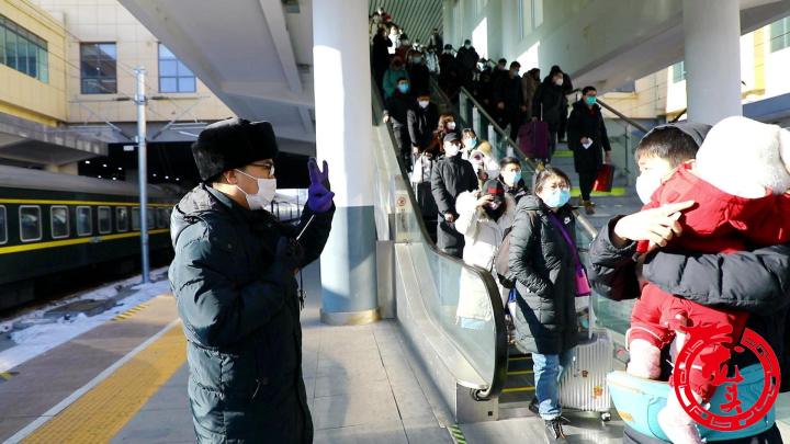 哈铁恢复增开48列动车组列车,哈铁增运能保旅客雪中出行