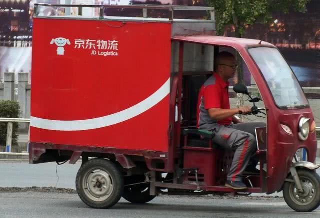 李佳琦把陈欧拍在沙滩上:最牛网红电商消亡,6年弄丢53亿美金