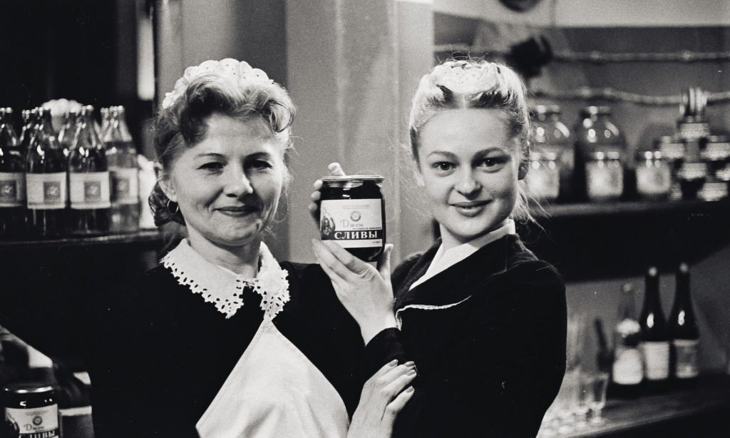 《列夫·朗道》:斯大林时代的真人秀,“我拥有绝对的自由,直到克格勃逮捕了我”