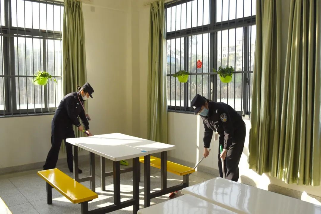 战疫里的力量,战疫前线他们用身躯筑牢防控防线