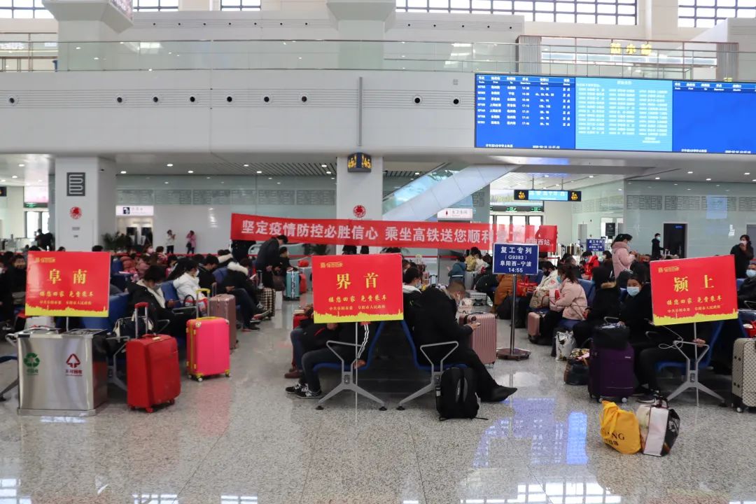 各地专列包车包机助务工人员返岗,包车专列接送员工返岗