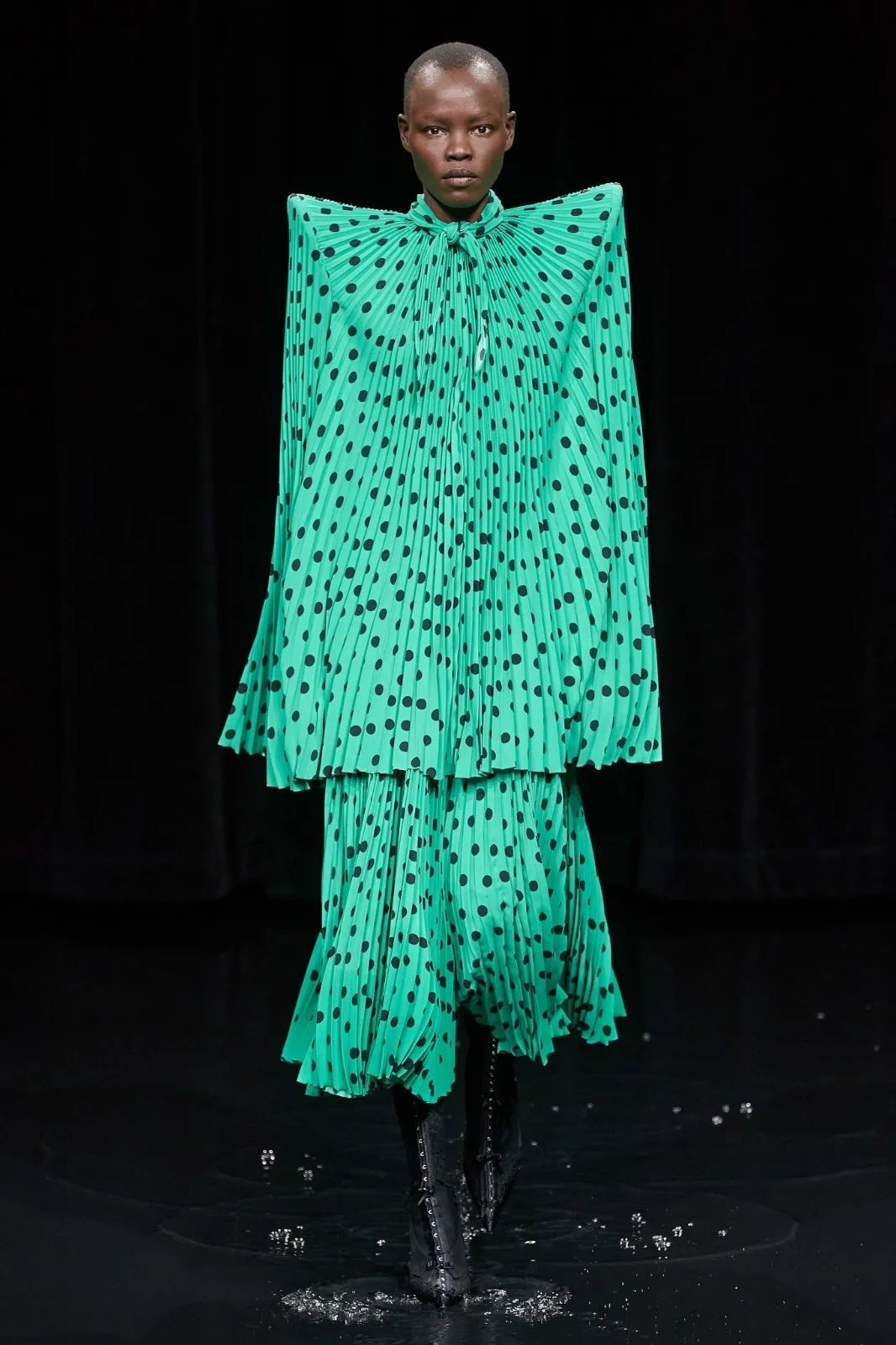 巴黎时装叫什么,什么是巴黎时装