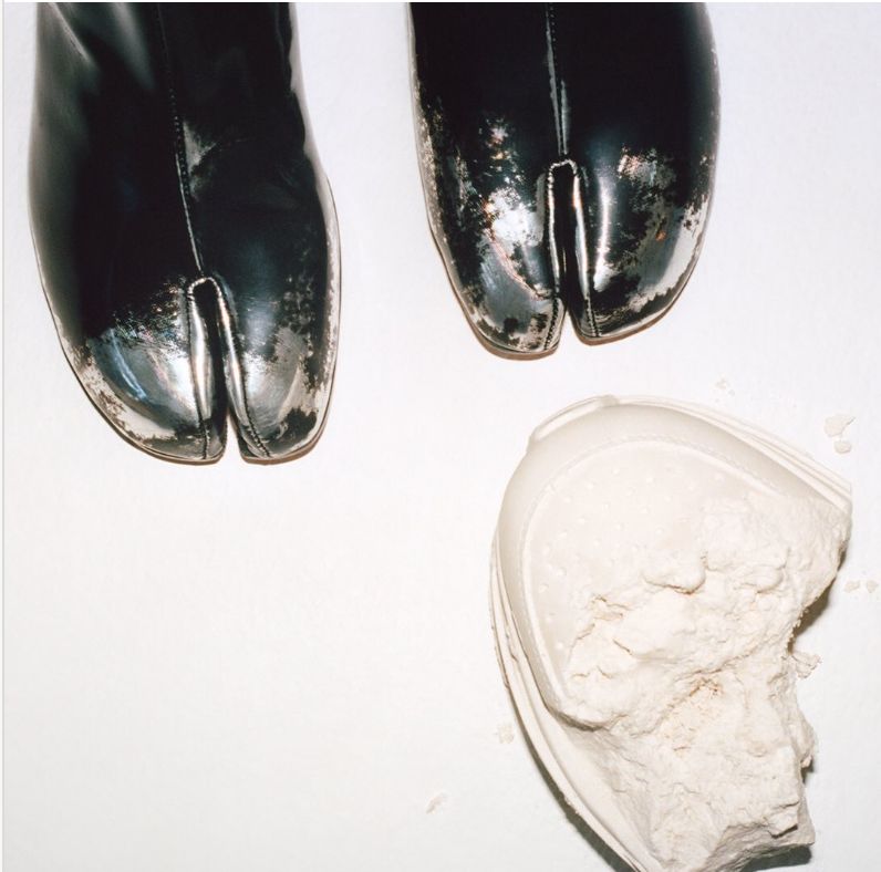 发现时髦的女人都在穿这3双鞋,穿了两只不同鞋子发朋友圈