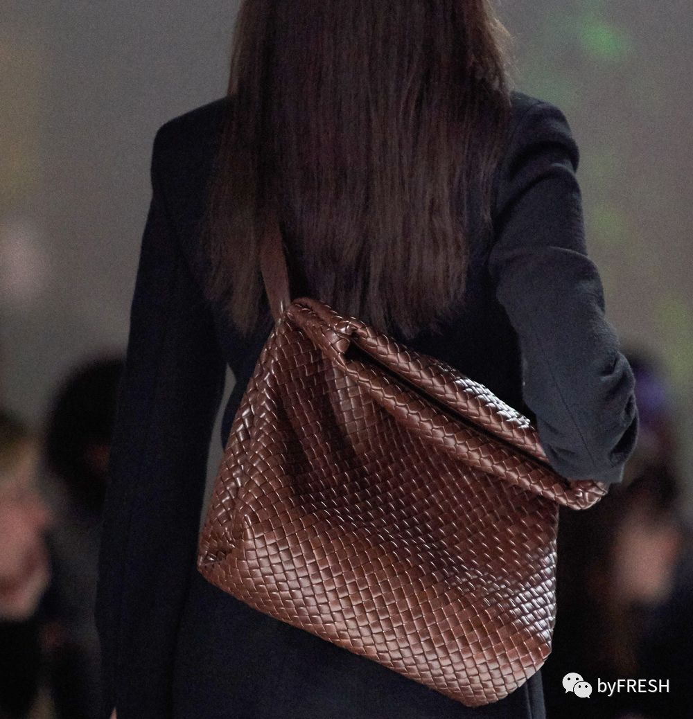 想要穿得简单又有活力感,如何穿得温柔又知性