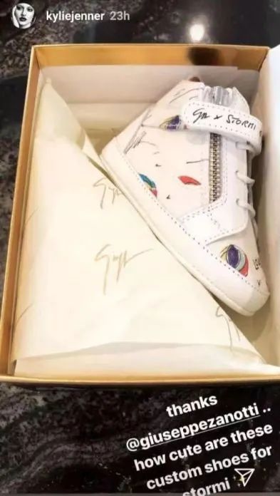 2岁穿高定、LV定制小零食...跟她比李湘王菲的闺女也只是平民…