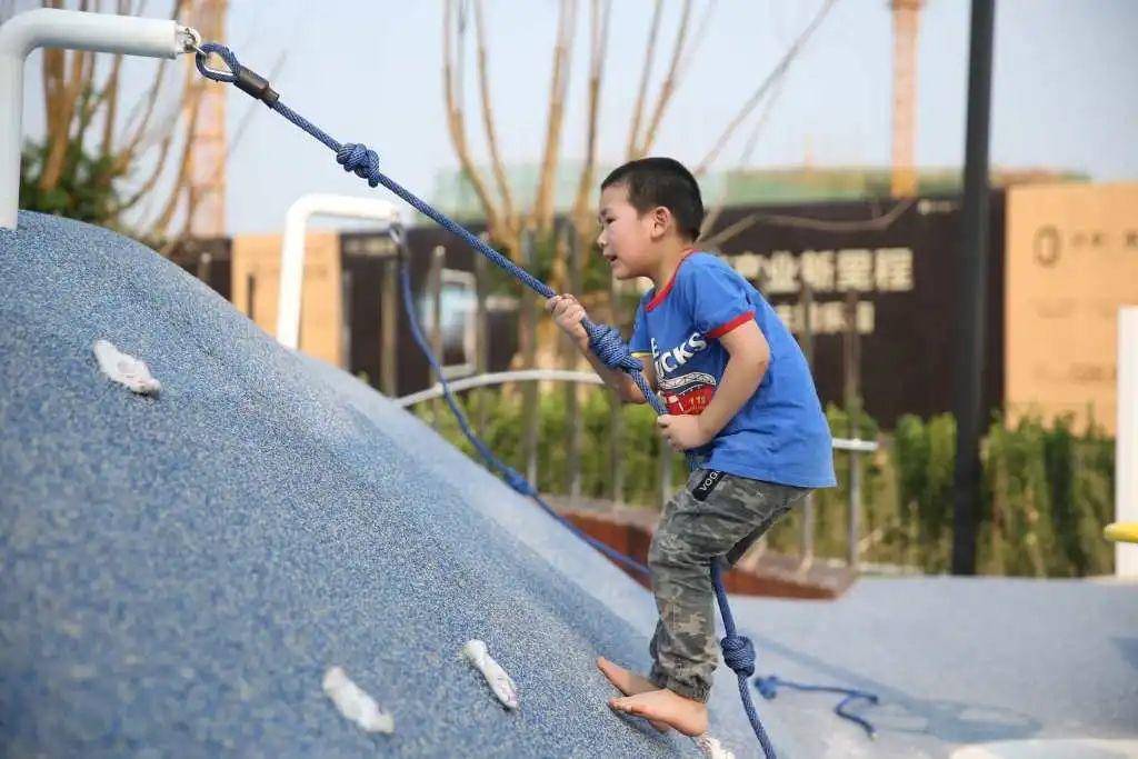 孩童的游乐场是我们回不去的童年,童年中的游乐园