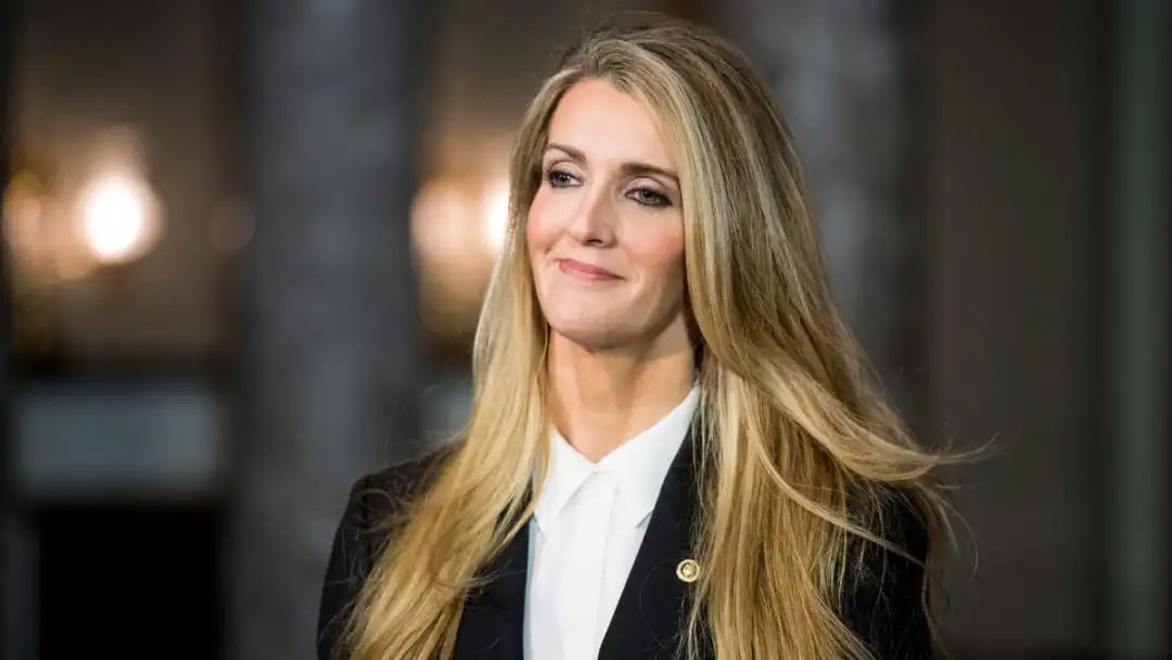 呵呵！隐瞒疫情卖股票，美参院“最富议员“被抓包