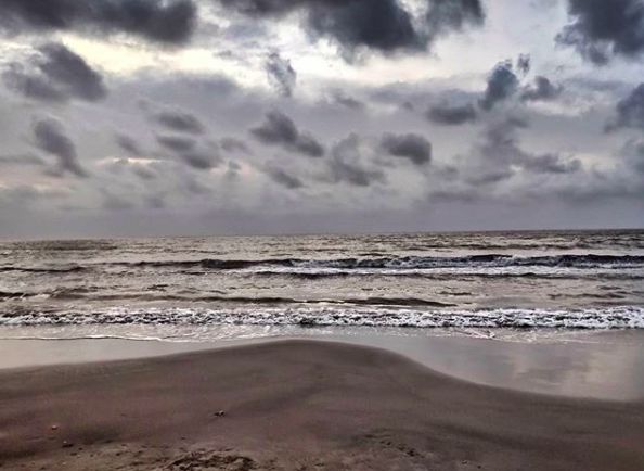 沾走“秽气”！各国花样泥浴泡出心中喜