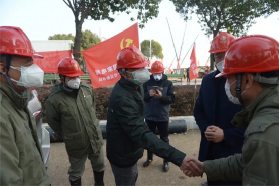 抗疫战斗中的医护工作者,各地基层工作人员抗疫的身影