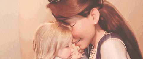 一孕妇走路时孩子突然掉下来！为什么生孩子这么轻松？原因却不简单…