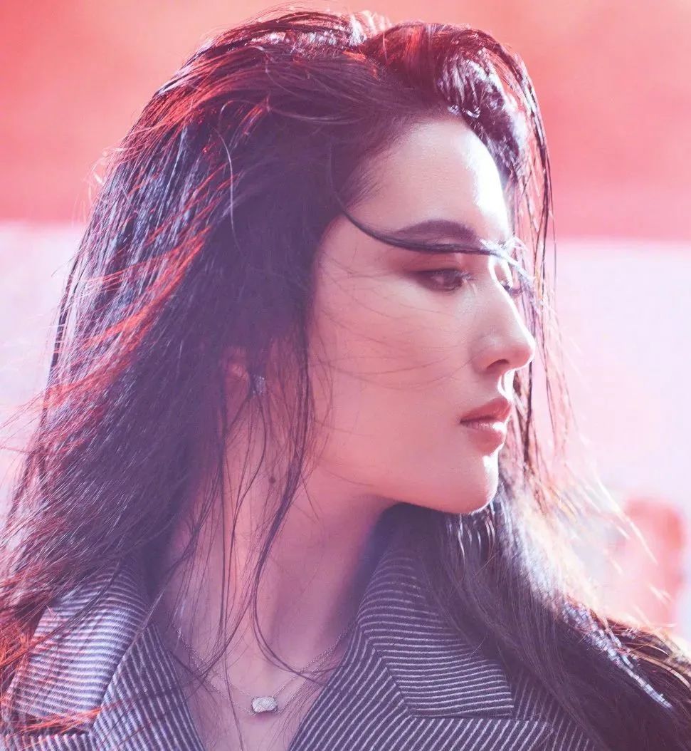 明星们的性感湿发，怎么到我这就成了没洗头？