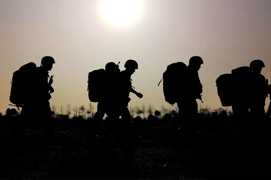 前线夜读|新兵连的迷彩记忆