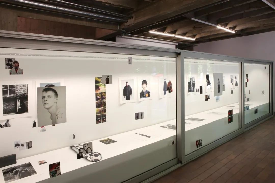 rafsimons目前的职务,rafsimons现在转到哪里了