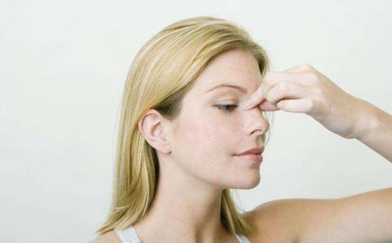 鼻炎手术可以和隆鼻一起吗,鼻炎影响鼻梁的发育吗