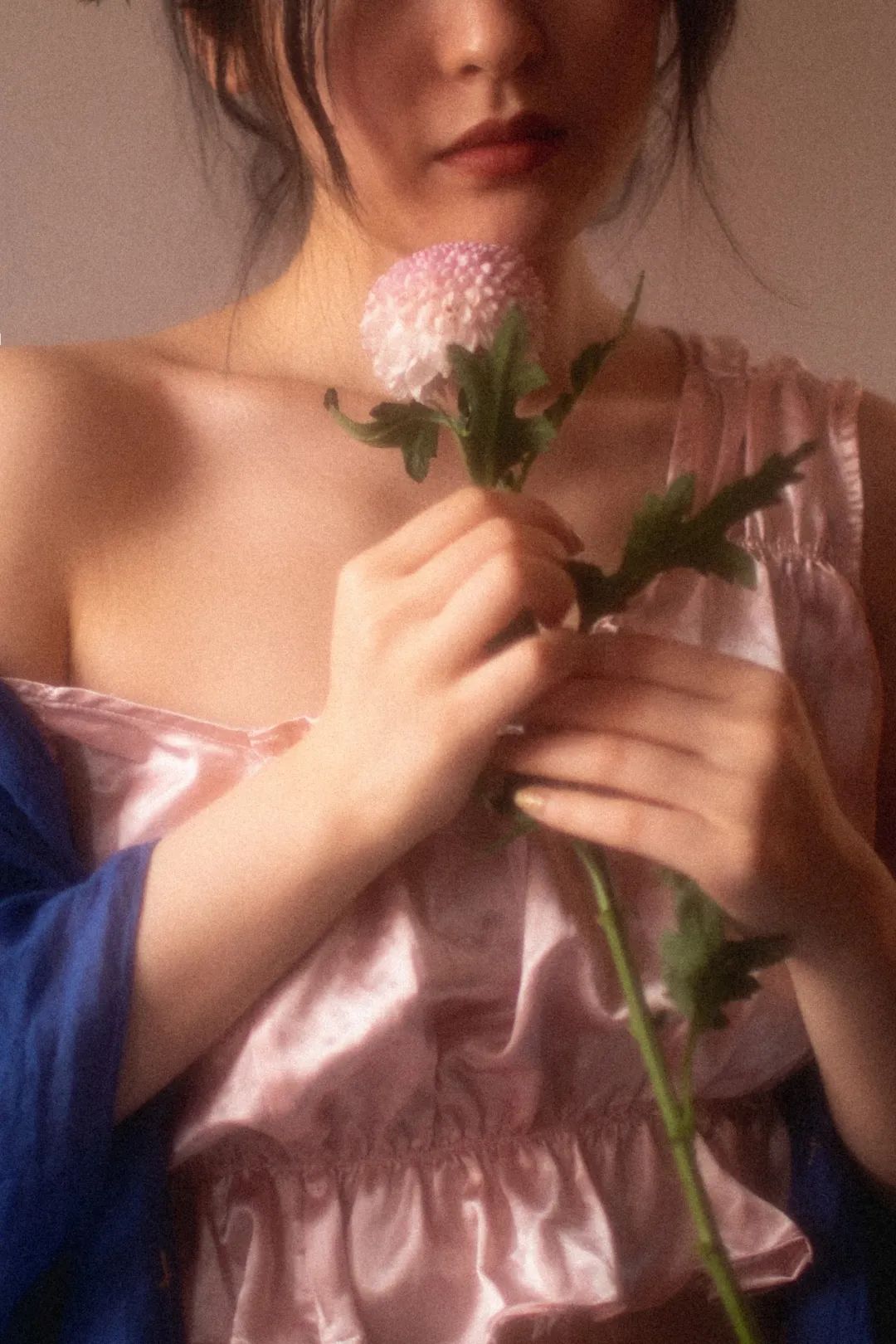 摄影师拍摄小道具,摄影师拍摄道具视频