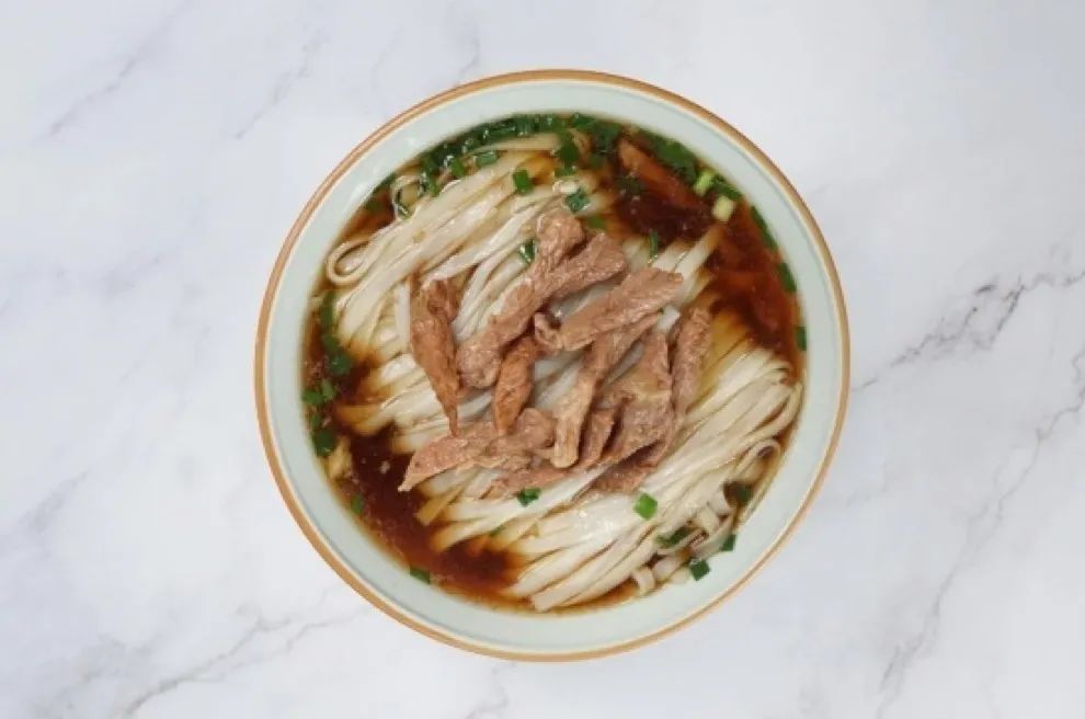 长沙米粉火热,长沙米粉排队30米