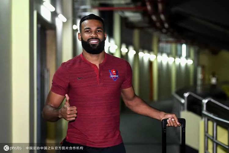 ICTalk｜拍摄一场国足比赛，我要按4000次快门