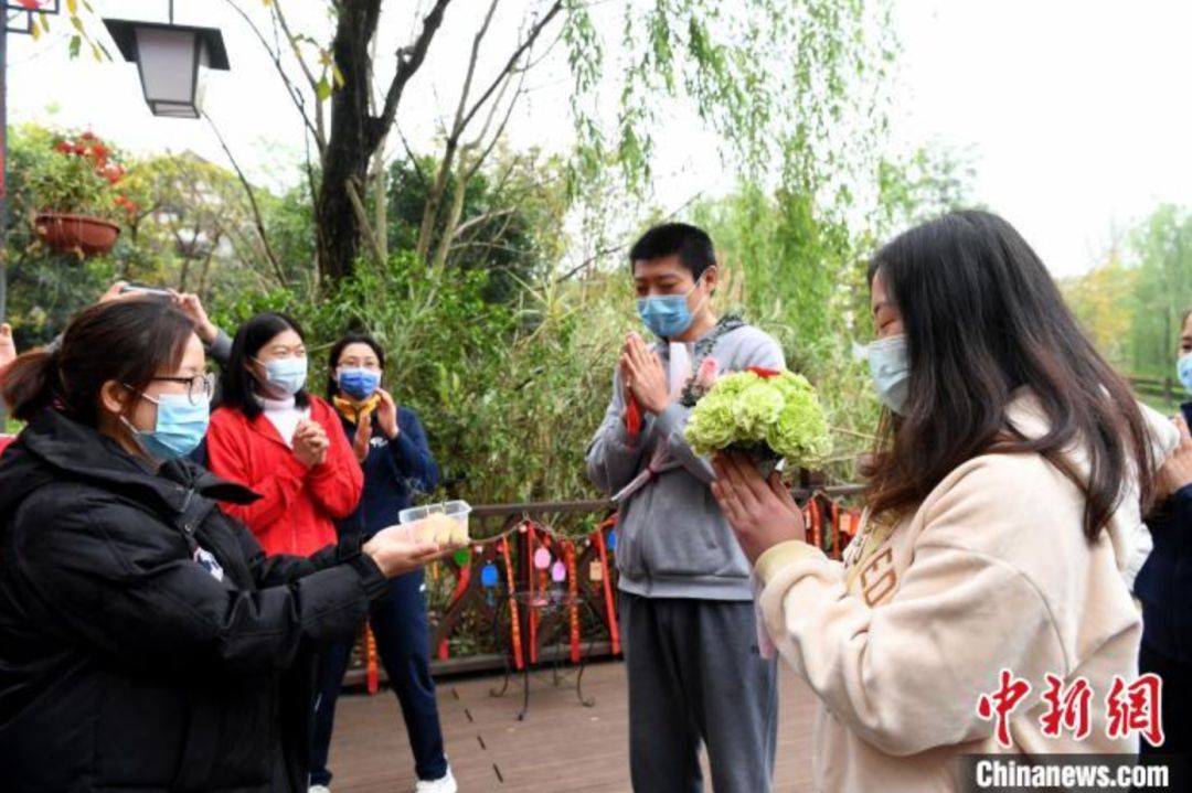 抗疫期间医护人员回家,抗疫白衣战士被隔离