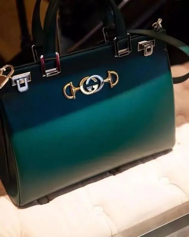 “我忍不住想给你花钱！”帅气男粉丝要送女主播2万元Gucci包，结果太扎心