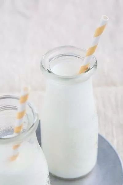 这些关于饮用牛奶的小知识,关于牛奶生活中的小窍门