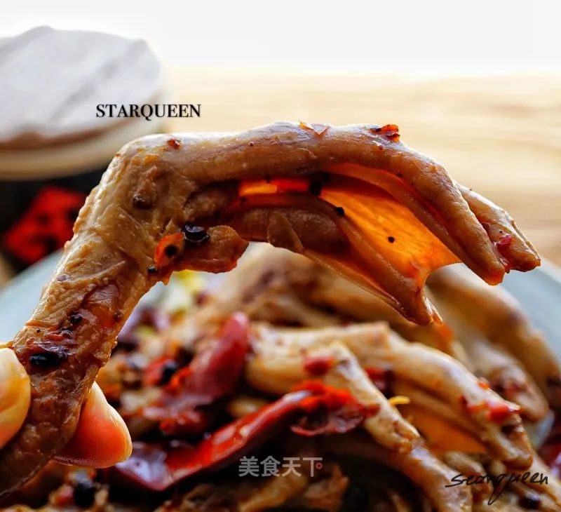 无任何添加的卤鸭货,刚卤出来的鸭货比较麻