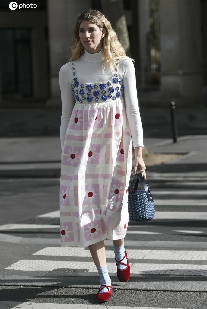 配饰狂|杨幂的终极时髦秘籍，10块钱帮你给腿整容