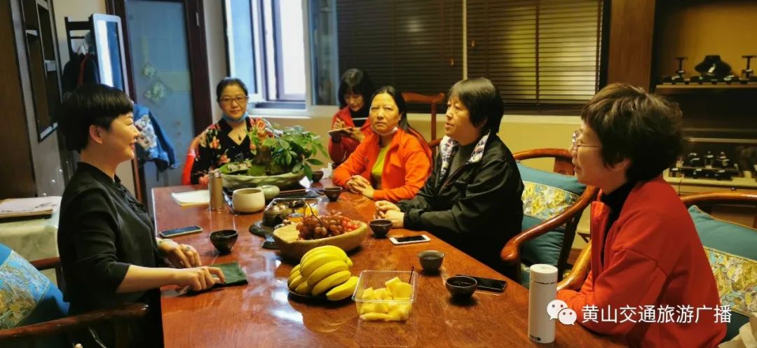 黄山|巾帼带货，市妇联主席喻雪琴、市女企协会长金秋辉联袂“代言”，邀您一起“逛吃逛吃”！