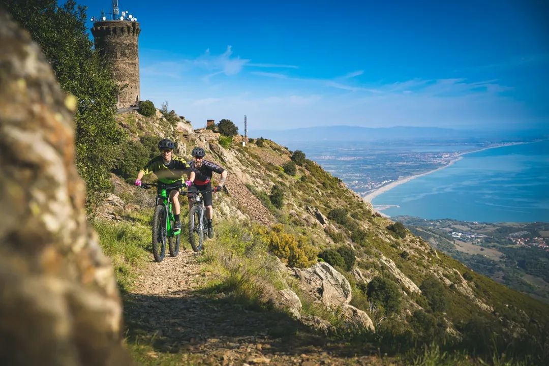 24款美利达公爵300和600有什么区别,美利达超越对比公爵系列