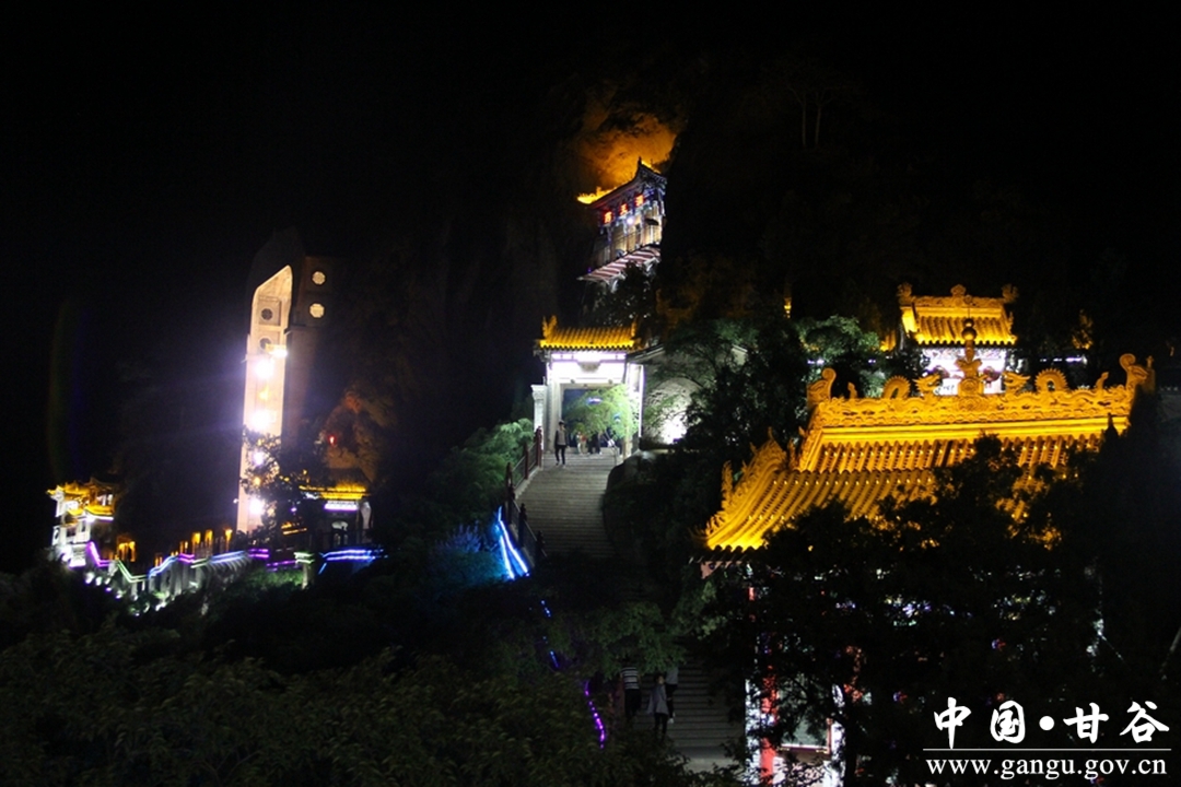 甘谷大像山世界之最,甘谷大像山镇全景