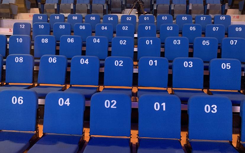 空无一人的台下，57万人流泪聆听~“逆行与坚守，甘孜战疫故事”温暖“云”讲述