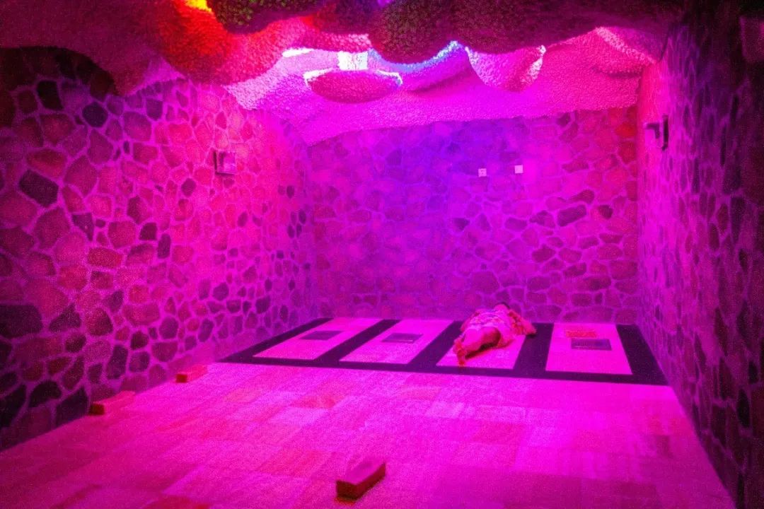 「温泉盛宴狂欢开启」只需28.1元!金水湾金水湾超大浴场两万平(单人洗浴+游泳),游玩旅行的快乐,内含洗浴,游泳,汗蒸,大屏观影