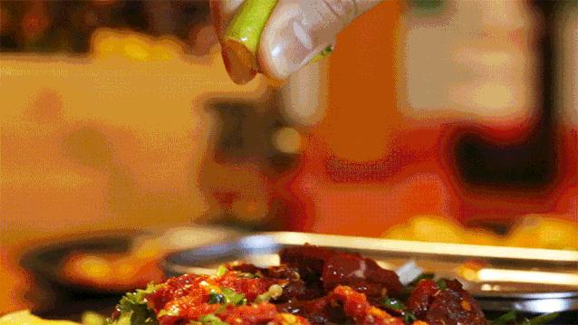 思聪都打卡过的这家成都烧烤店来长沙啦！网红猪鼻筋免费送