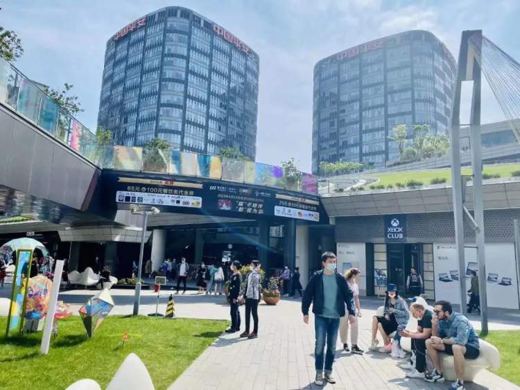 巴宝莉跟芬迪包哪个的性价比高,巴宝莉最值得买的便宜包