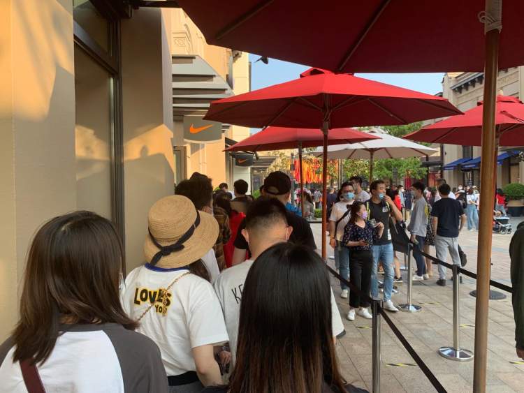 平均80元一件T恤,奕欧来Puma折上折白菜价,连代购都来抢货了!|五五嗨购记