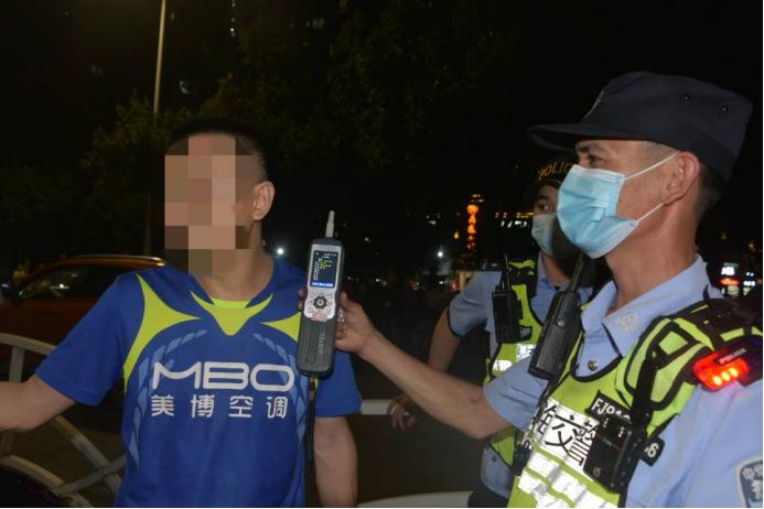 广西北海交警酒驾,北海警察查酒驾