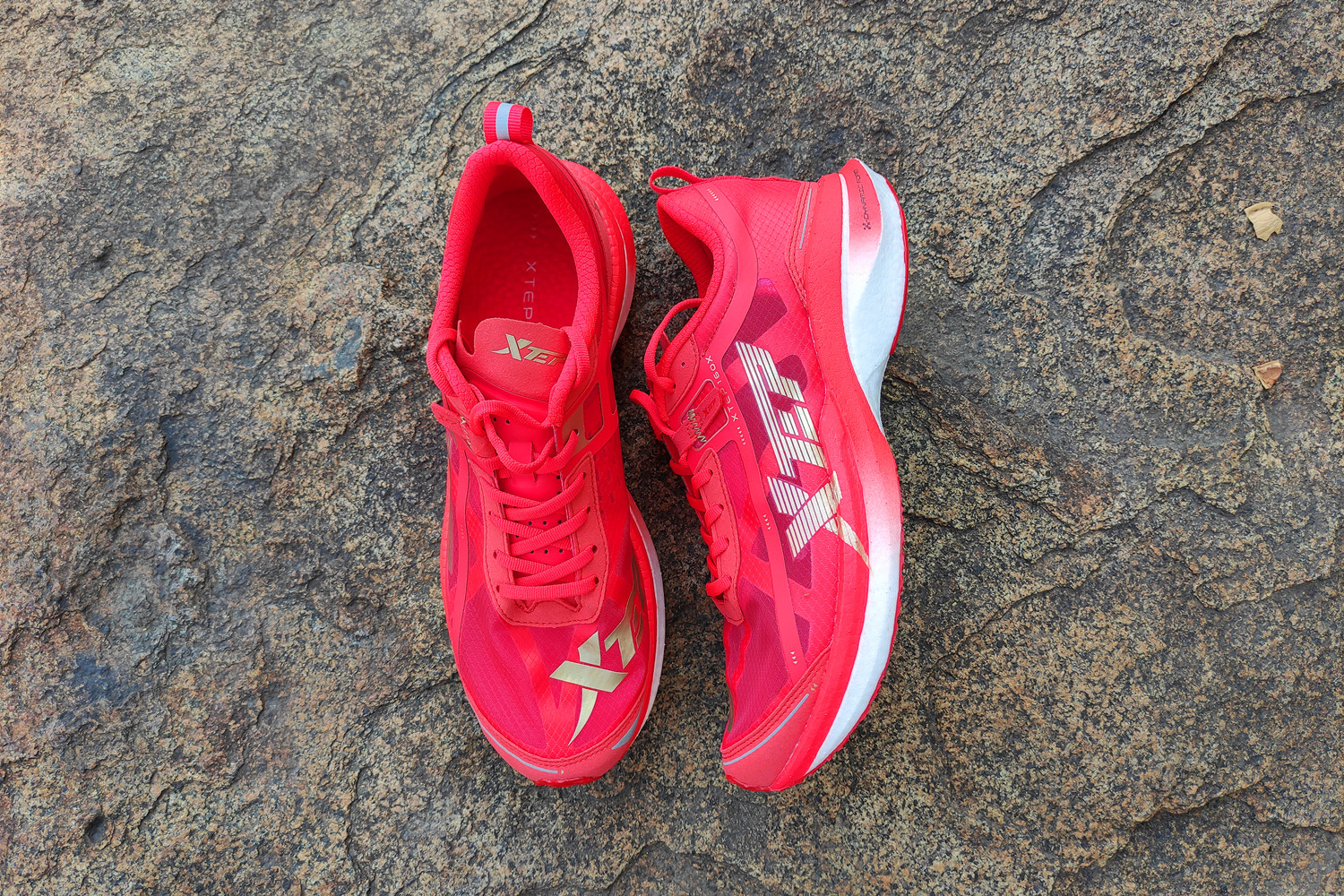 新势力跑鞋测评,飞飚future1.5和特步160x3.0pro选哪个