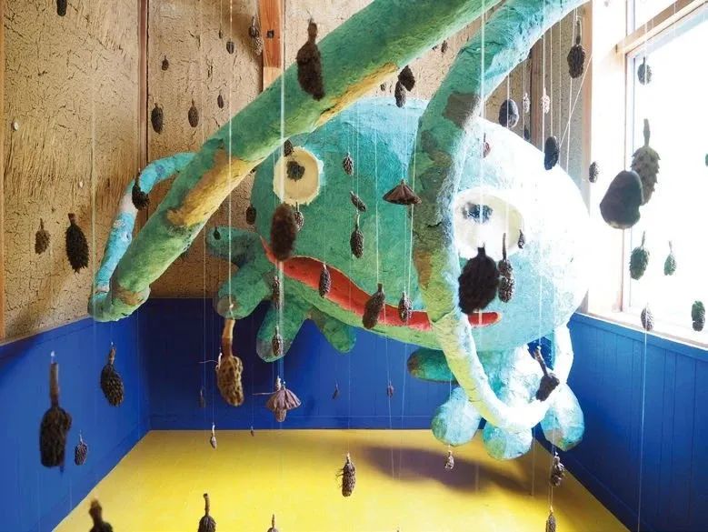 田岛征三：倔强的“土味”画风，藏着森林、大海与敏感的老少年|此刻夜读