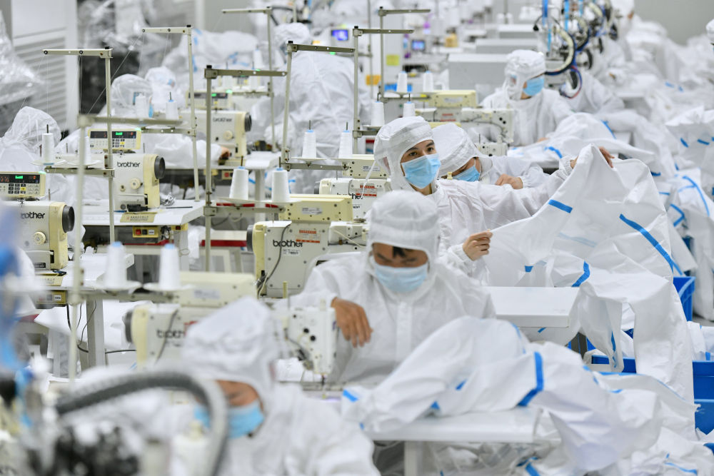 抗击疫情风雨无阻我们在行动,风雨无阻抗击疫情人人有责