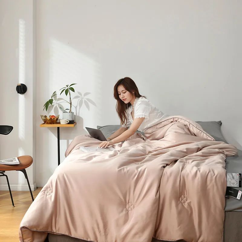 桑蚕丝夏凉被薄款,桑蚕丝被是否冬暖夏凉