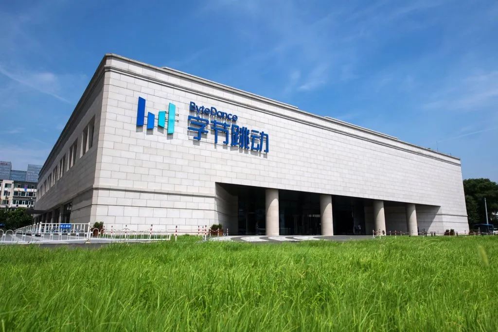 美团测试酒店“超级团购”；iOS、watchOS齐更新|晚报