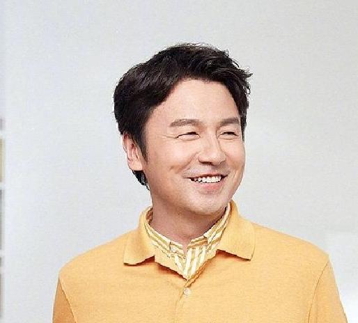 优衣库里的雷佳音是真的吗,雷佳音与优衣库解约