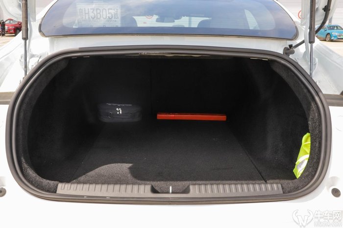 小鹏p7续航700km电动汽车真实续航,小鹏p7后驱版动力够不够用