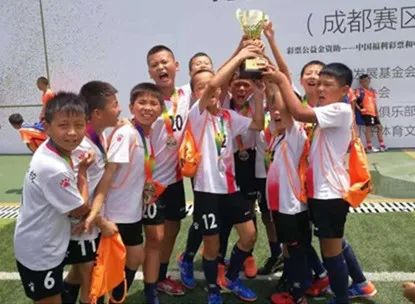 干得漂亮！达州两名足球小子这回玩大了……