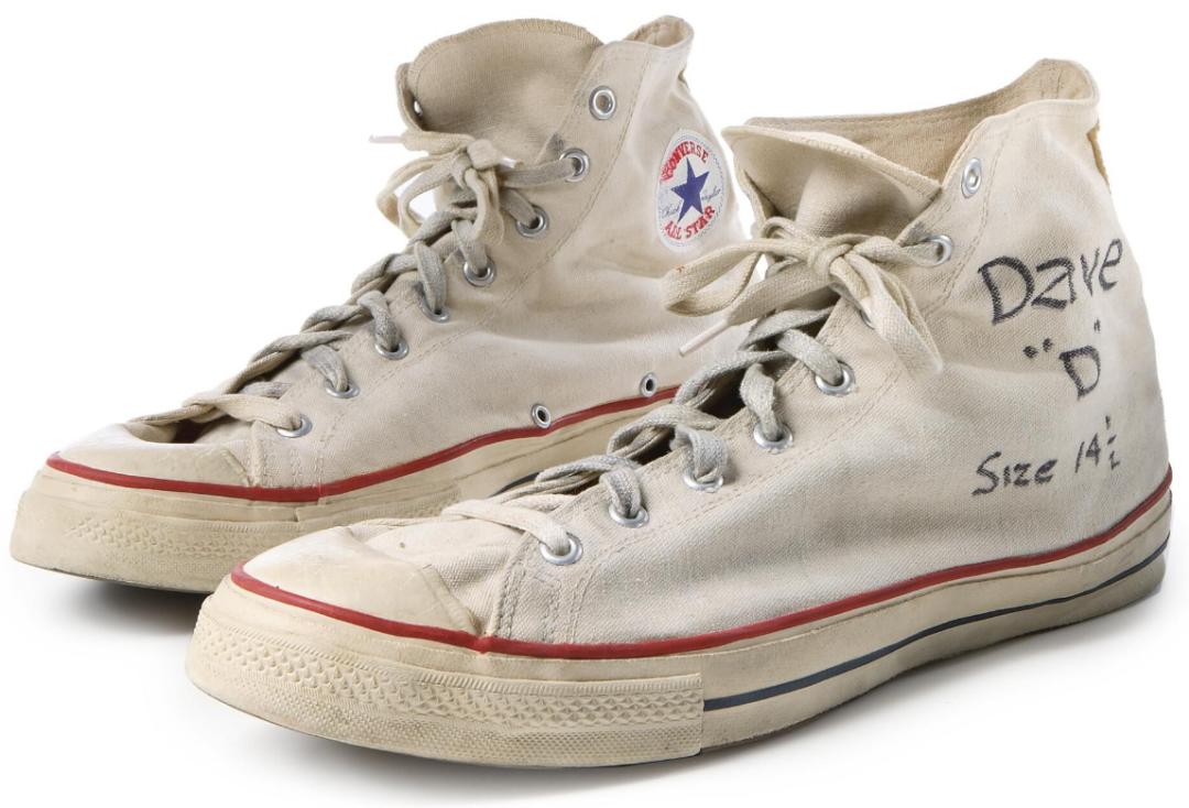 乔丹体育一双鞋大约多少钱,乔丹一双参赛球鞋拍卖出147美万元