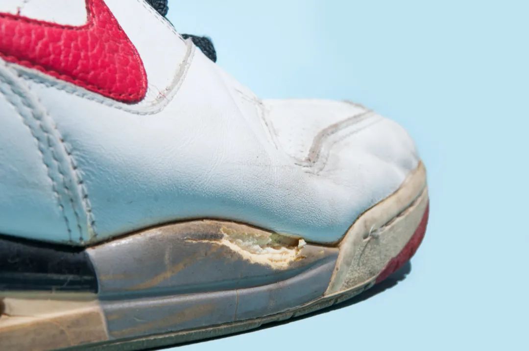 乔丹体育一双鞋大约多少钱,乔丹一双参赛球鞋拍卖出147美万元