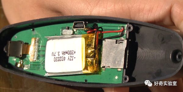 女子租客发现摄像头,女租客发现房间藏摄像头