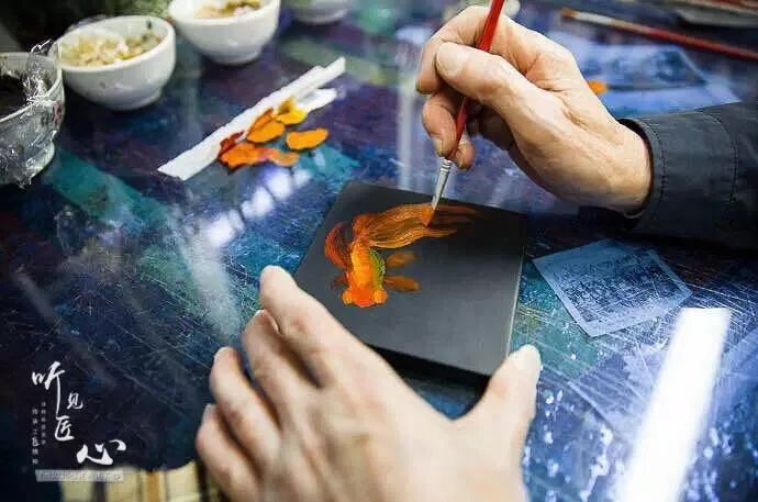 他笔下的金鱼一尾10万，灵动如真“气死猫”