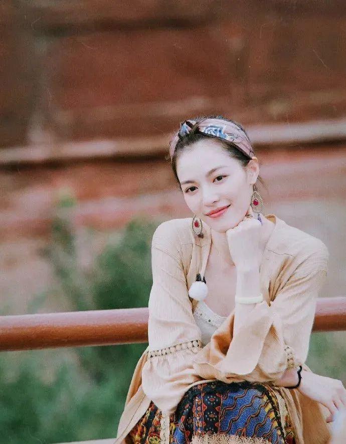 看完这些从小美到大的女神，你可能会种草这个单品